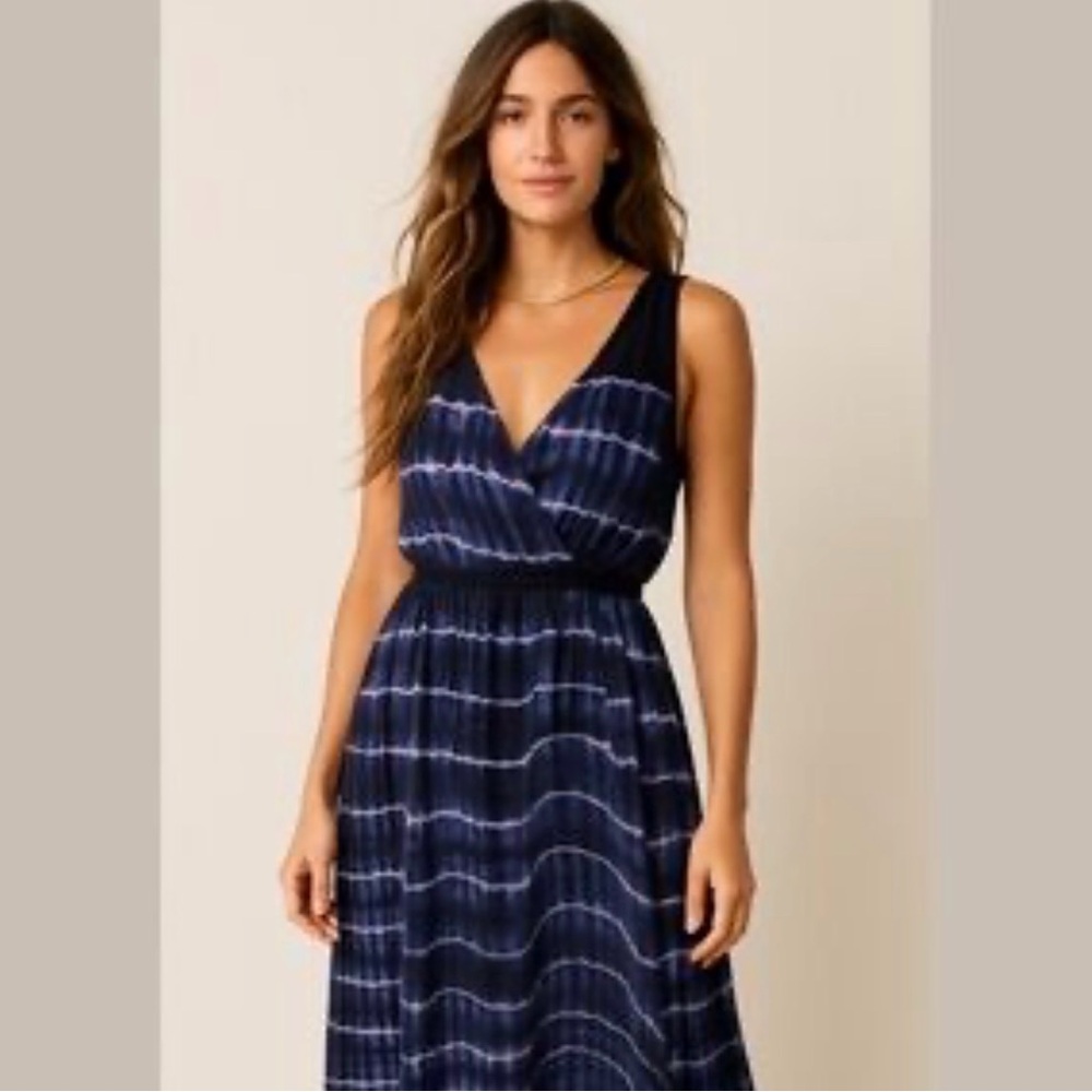 Simply Vera Vera Wang Navy and White Sleeveless V‑Neck Maxi Dress